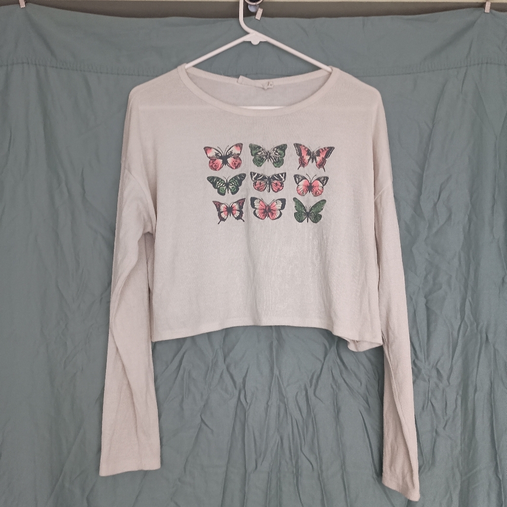 🎉 6 Items/$15 🎉 Cream Cropped Long Sleeve Top with Pink & Green Butterflies